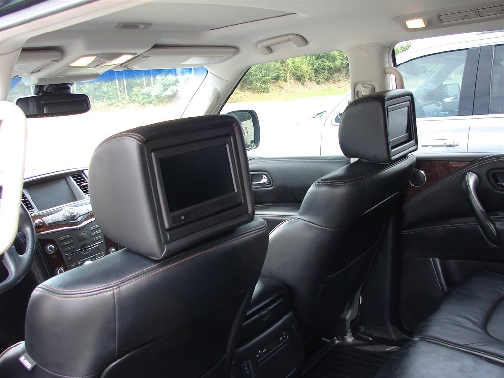 2017 Nissan Armada Platinum photo 9