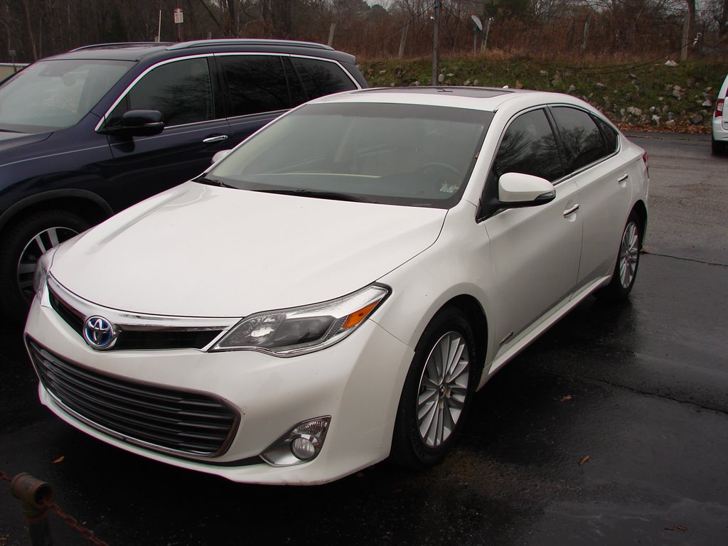 2013 Toyota Avalon Limited Hybrid's photo