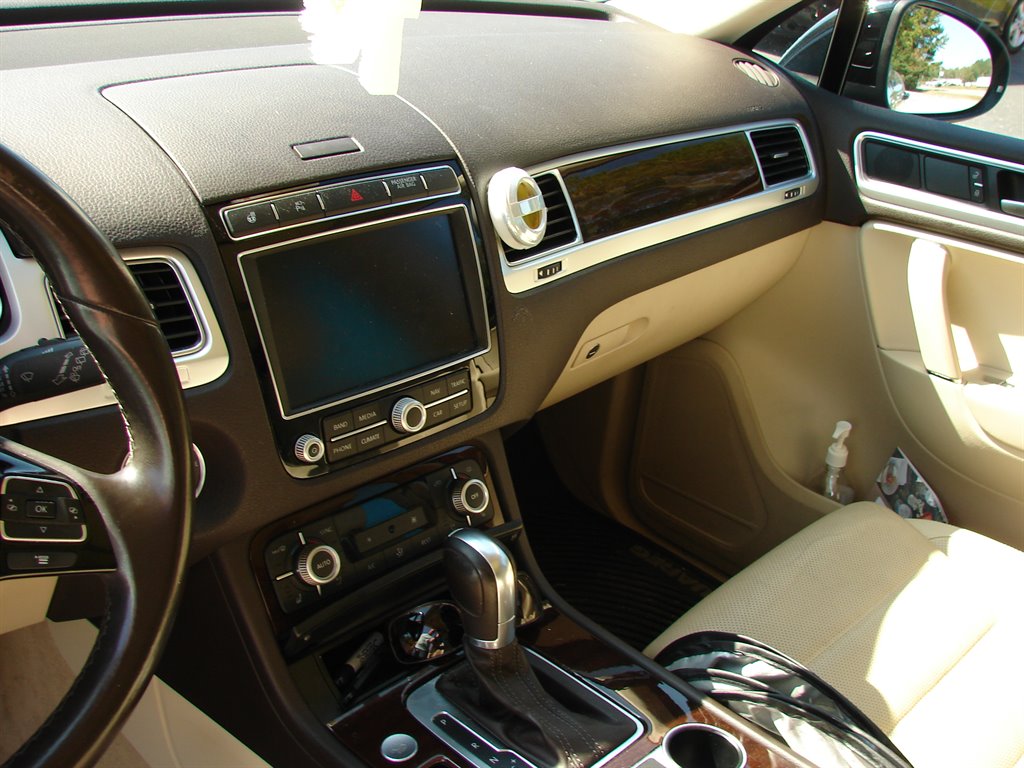 2016 Volkswagen Touareg Lux photo 8
