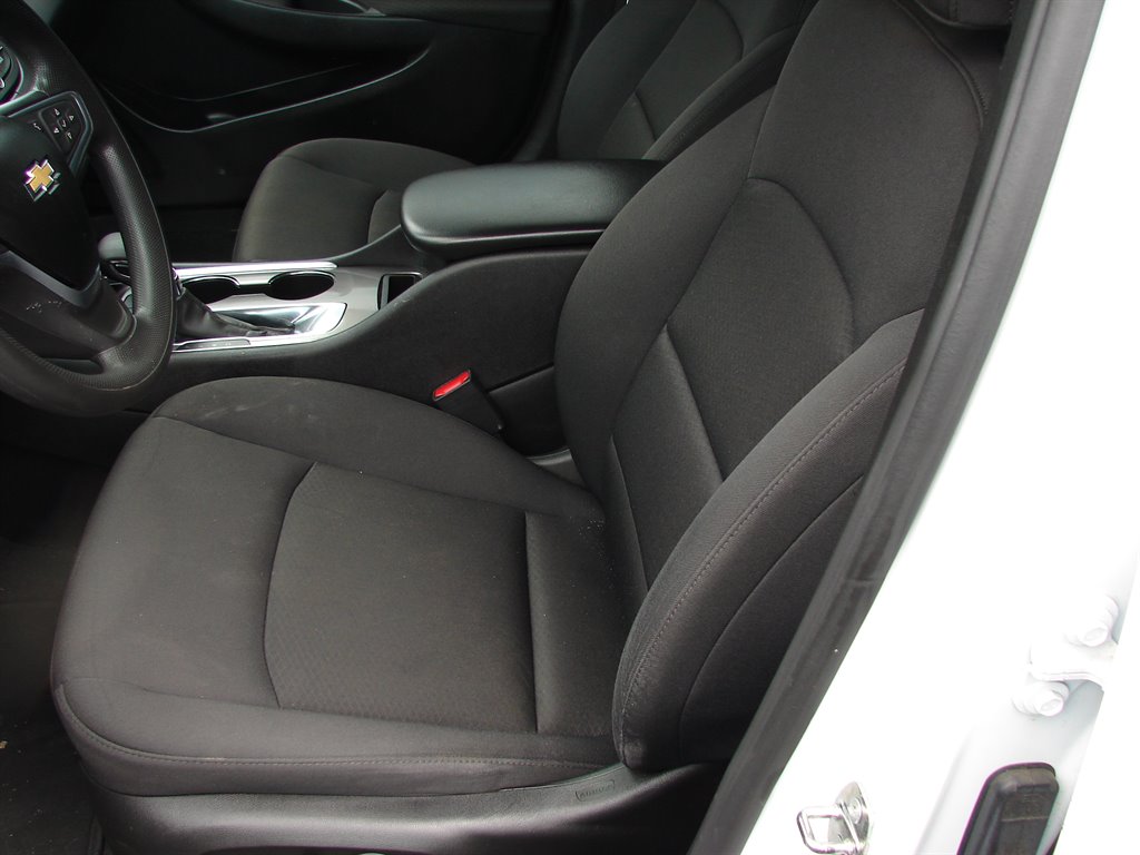 2022 Chevrolet Malibu LS photo 6