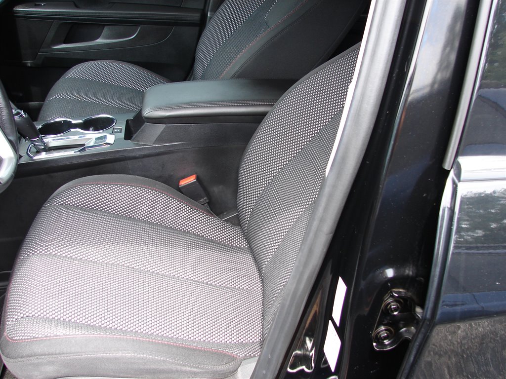 2017 Chevrolet Equinox LT photo 6