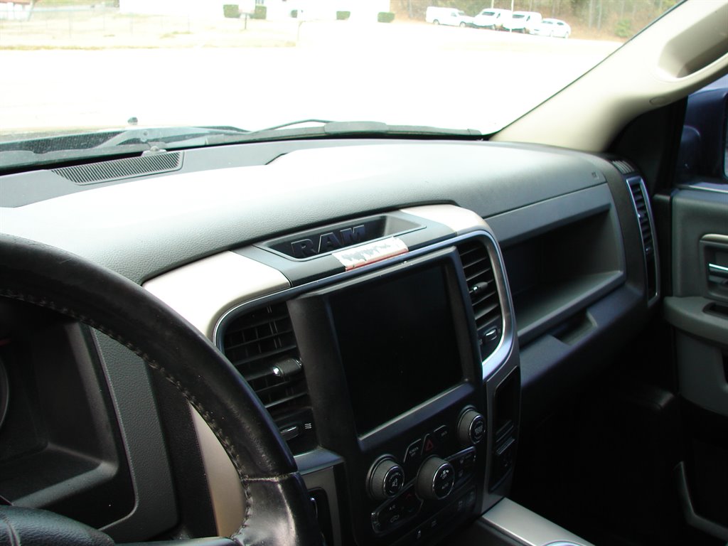 2017 Ram 1500 SLT photo 8