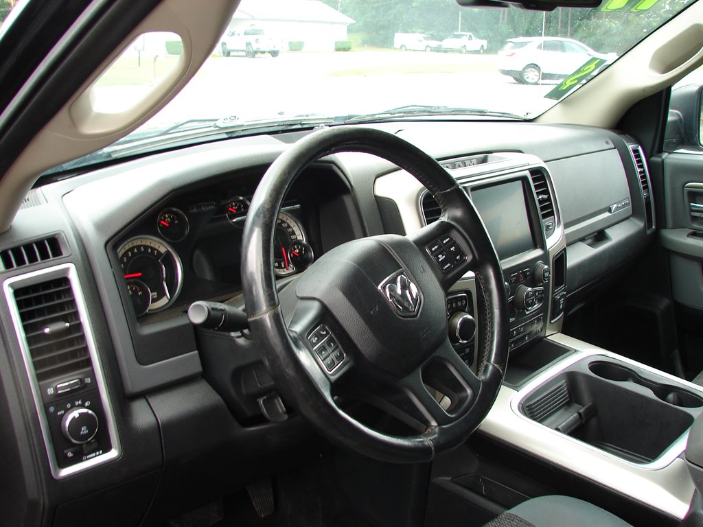2017 Ram 1500 SLT photo 2