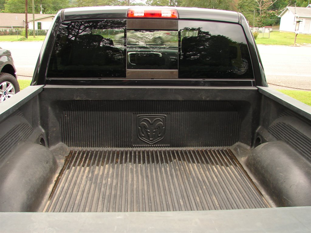 2017 Ram 1500 SLT photo 11