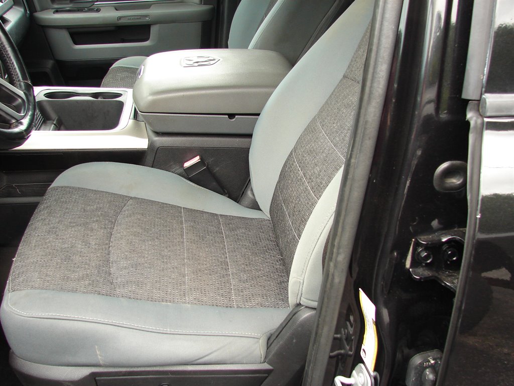 2017 Ram 1500 SLT photo 7
