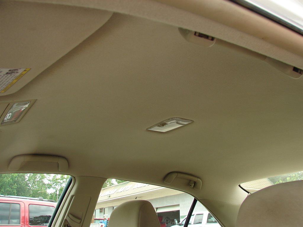 2010 Toyota Camry LE photo 9