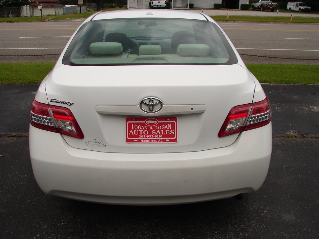 2010 Toyota Camry LE photo 5