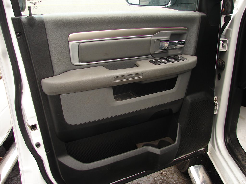 2017 Ram 2500 SLT photo 6